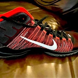 Nike basketball shoes like new
